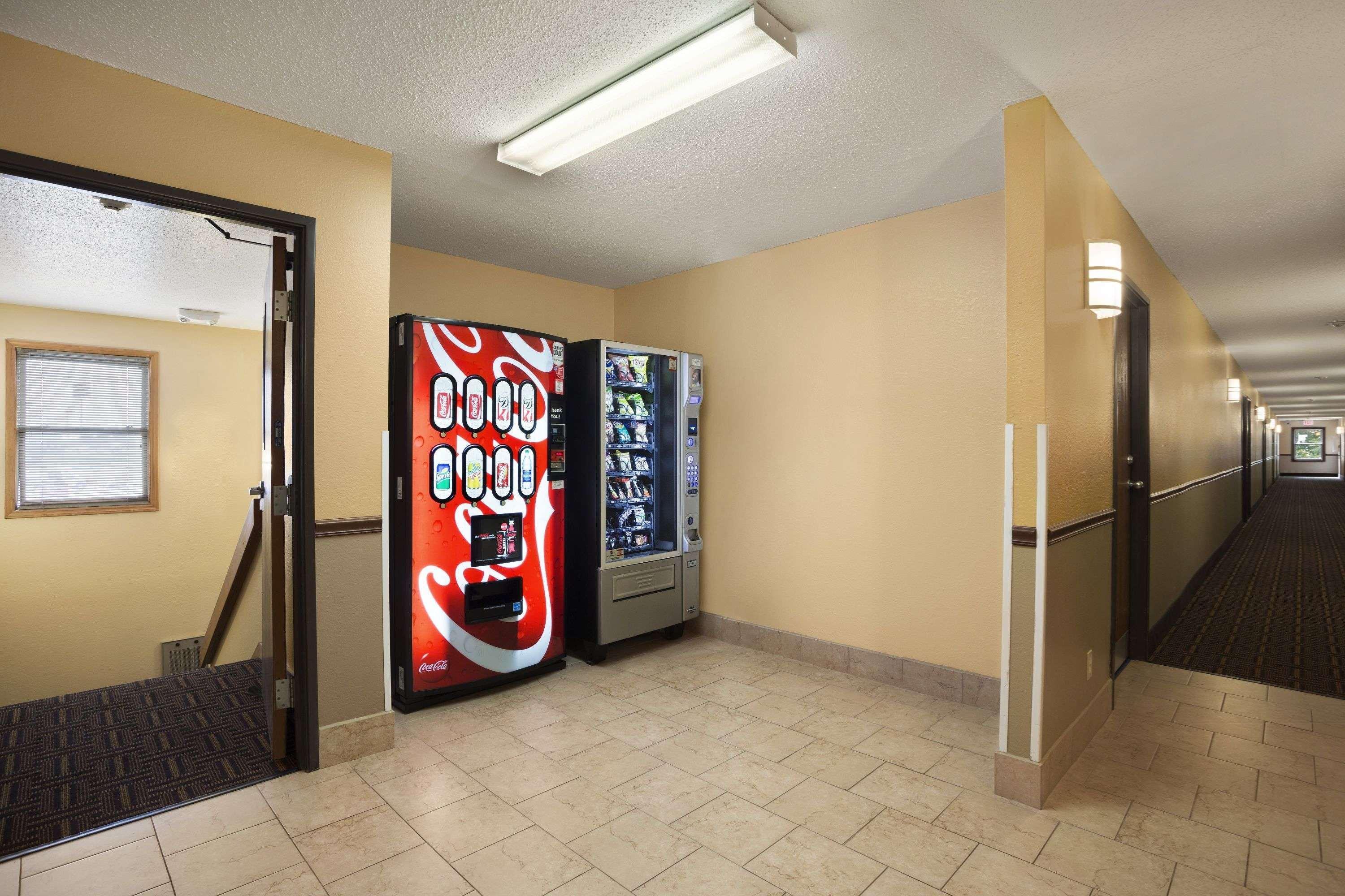 Super 8 By Wyndham Mattoon Hotel Exterior photo